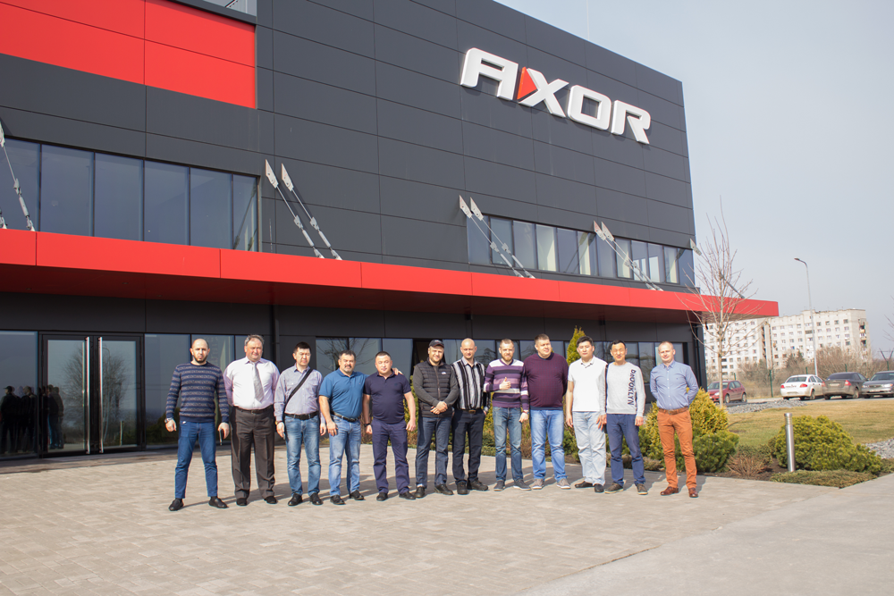 11 представників віконних компаній з Казахстану відвідали завод AXOR